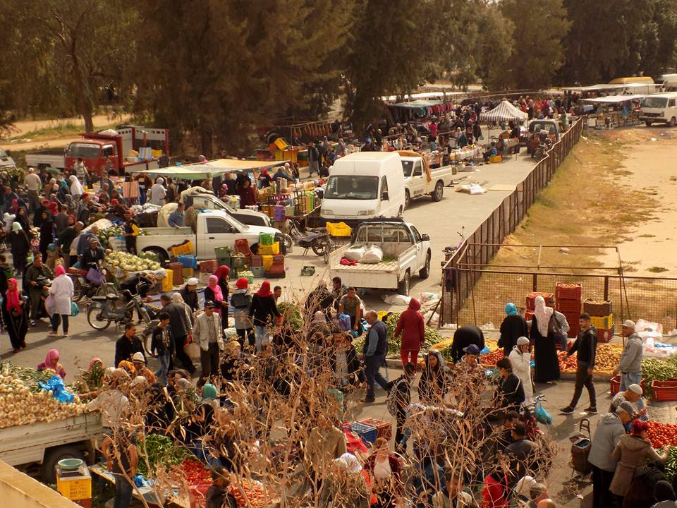 Marché hebdomadaire temporaire à Ouadi El-Chaabouni